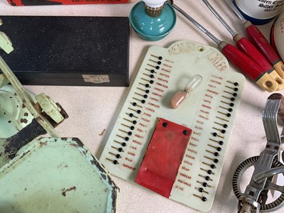 Lot 66 - KITCHENALIA; and other early home ware...