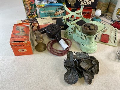 Lot 66 - KITCHENALIA; and other early home ware...