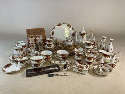 Lot 184 - ROYAL ALBERT; 'Old Country Roses' pattern part...