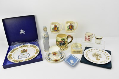Lot 160 - A mixed lot of ceramics, including a Lladrό...
