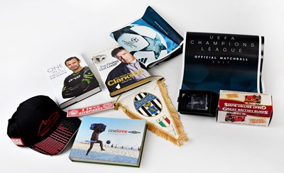 Lot 243 - A mixed lot of collectors' items to include...
