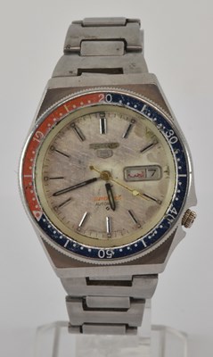 Lot 651 - SEIKO; a gentleman's stainless steel Sports...