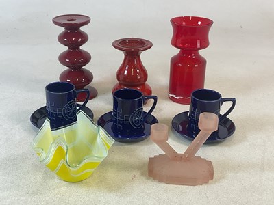 Lot 424 - A group of mid 20th century ceramics and...