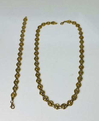Lot 794 - An 18ct yellow gold flat link necklace and...