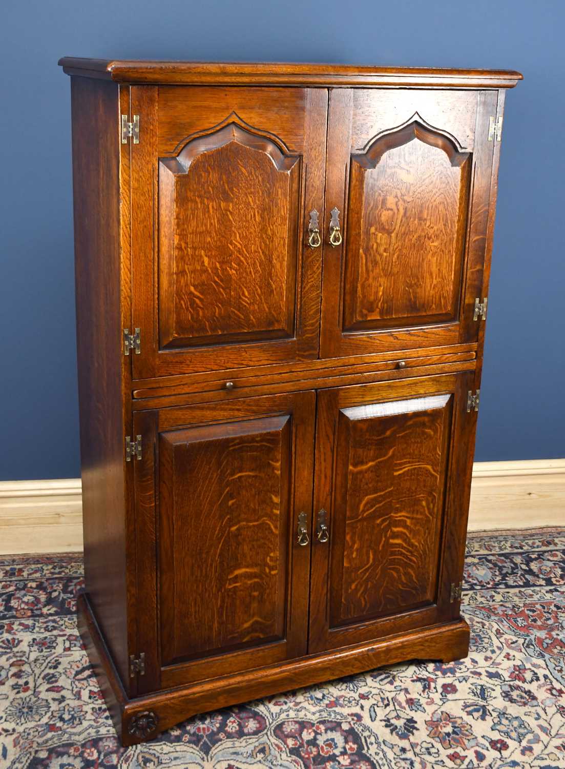 Lot 2956 THE ROYAL OAK FURNITURE COMPANY; a