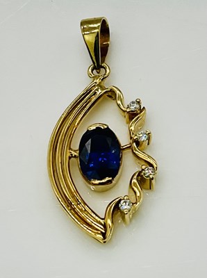 Lot 806 - An 18ct yellow gold sapphire and four stone...
