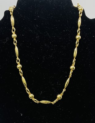 Lot 813 - An 18ct yellow gold necklace, length 45cm,...