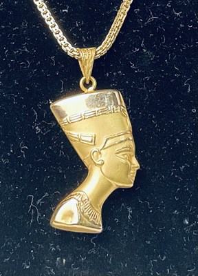 Lot 826 - An 18ct yellow gold box link chain, length...