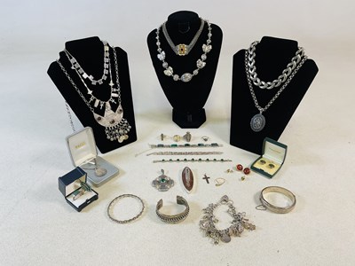 Lot 845 - A group of silver jewellery, to include...