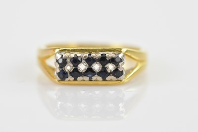 Lot 486 - A gentleman's 18ct gold signet ring, with two...