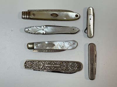 Lot 477 - A Victorian hallmarked silver bladed mother of...