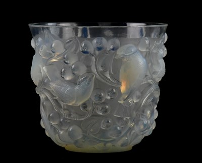 Lot 116 - RENE LALIQUE (1860-1945); an opalescent glass...