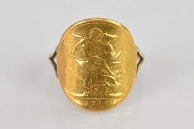 Lot 475 - A George V full sovereign ring, 1912, with 9ct...