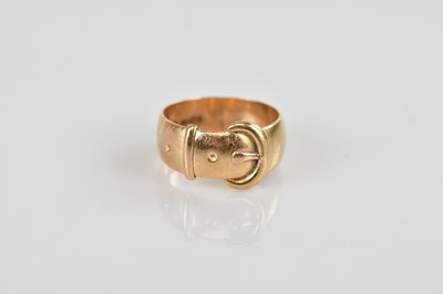 Lot 501 - A 9ct gold buckle ring, size Q, approx 5.7g.
