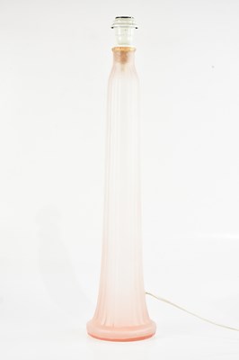 Lot 634 - An Art Deco style glass table lamp, height 67cm.