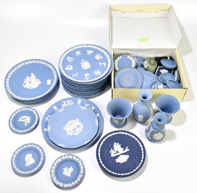 Lot 552 - WEDGWOOD; a collection of assorted jasperware