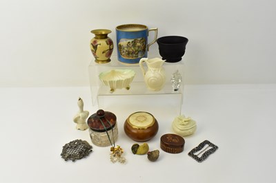Lot 156 - Various pottery and porcelain items, including...