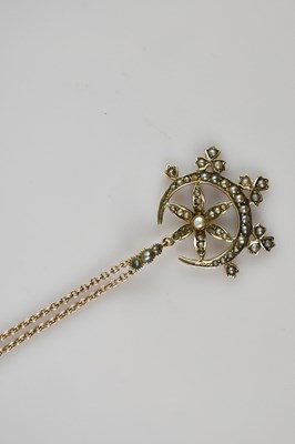 Lot 544 - A 9ct gold dainty necklace with barrel clasp,...