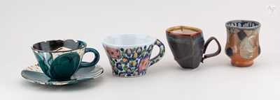 Lot 138 - A group of stoneware and earthenware cups by...