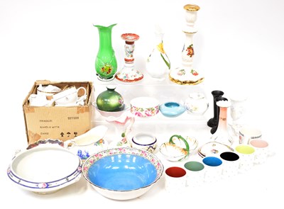 Lot 220 - A small mixed lot of ceramics, to include a...