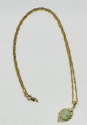 Lot 852 - A 9ct gold chain with 9ct gold pendant, length...