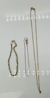 Lot 861 - A 14ct gold chain, length 38cm, approx 1.25g,...
