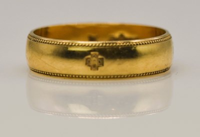 Lot 889 - A 9ct gold wedding band, size U 1/2, approx 4g.