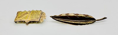 Lot 915 - A 9ct gold feather brooch, length 70mm, and a...