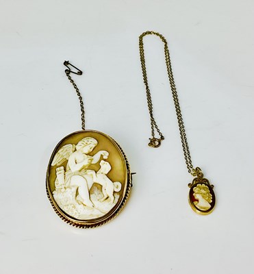 Lot 934 - A yellow metal framed oval cameo brooch and a...