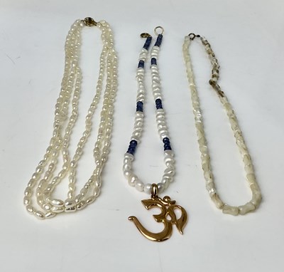 Lot 937 - A pearl necklace with 9ct gold clasp and with...