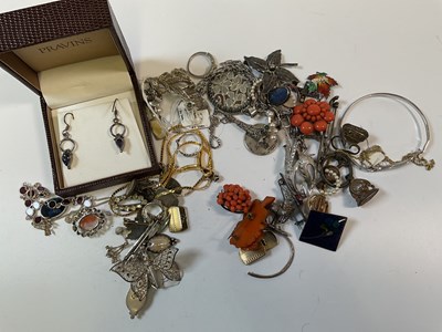 Lot 949 - A collection of costume jewellery including...