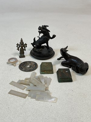 Lot 68 - An 18th century Chinese vase lid (lid only), a...