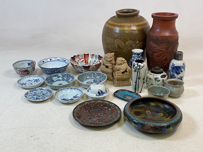 Lot 100 - A group of decorative Eastern ceramics, also a...