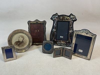 Lot 521 - An Elizabeth II Art Nouveau style silver...