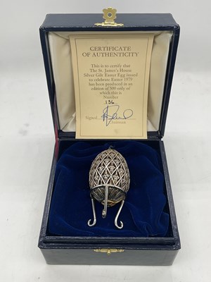 Lot 529 - THE ST JAMES'S HOUSE CO; a boxed silver gilt...