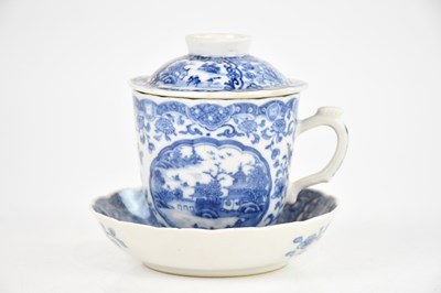 Lot 1538 - A late 18th century Chinese blue and white...