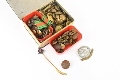 Lot 1283 - A collection of military buttons and cap badges.