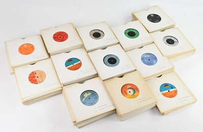 Lot 1826 - A collection of approximately eight hundred 7"...