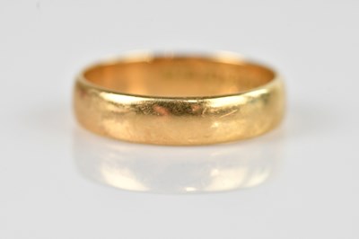 Lot 2458 - An 18ct yellow gold wedding band, size X,...