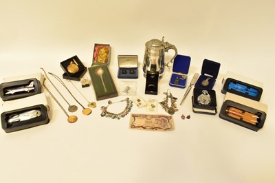 Lot 262 - Mixed collectibles including silver necklaces,...