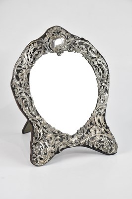 Lot 302 - WILLIAM COMYNS; an Edward VII hallmarked...