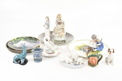 Lot 1737 - A small collection of decorative ceramics,...