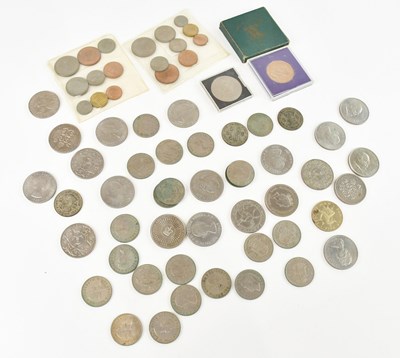 Lot 604 - A collection of commemorative and other...