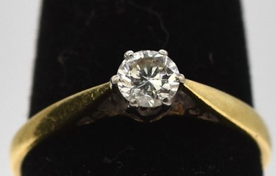 Lot 774 - An 18ct yellow gold diamond solitaire ring,...