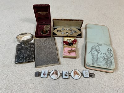 Lot 540 - A small quantity of costume jewellery, to...