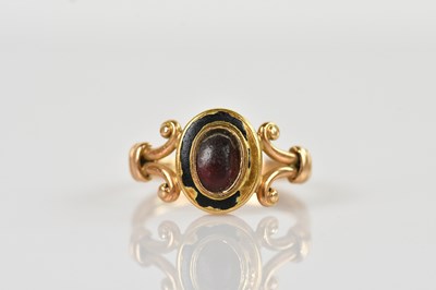 Lot 549 - A Victorian yellow metal mourning ring, set...