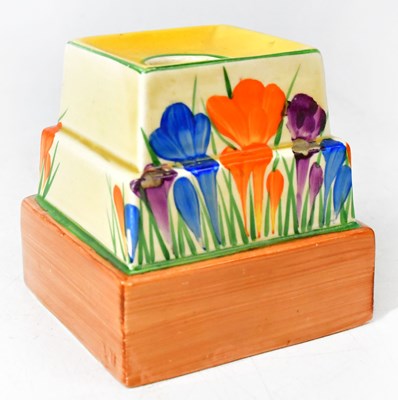 Lot 141 - CLARICE CLIFF; a Bizarre 'Crocus' pattern...