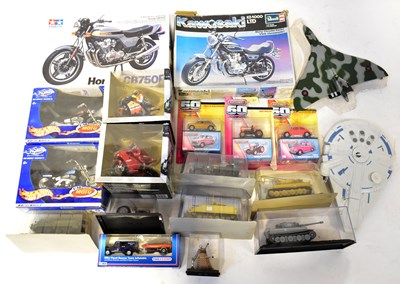 Lot 457 - A quantity of model motorbikes, cars, tanks,...