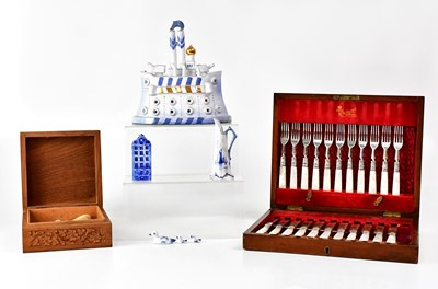 Lot 345 - A quantity of collectors' items to include a...