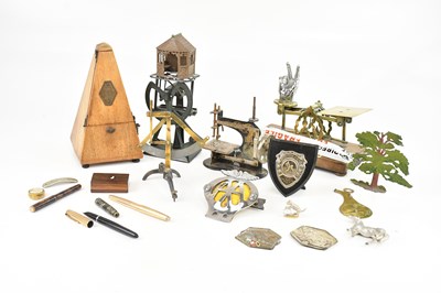 Lot 339 - An assortment of collectors' items including a...